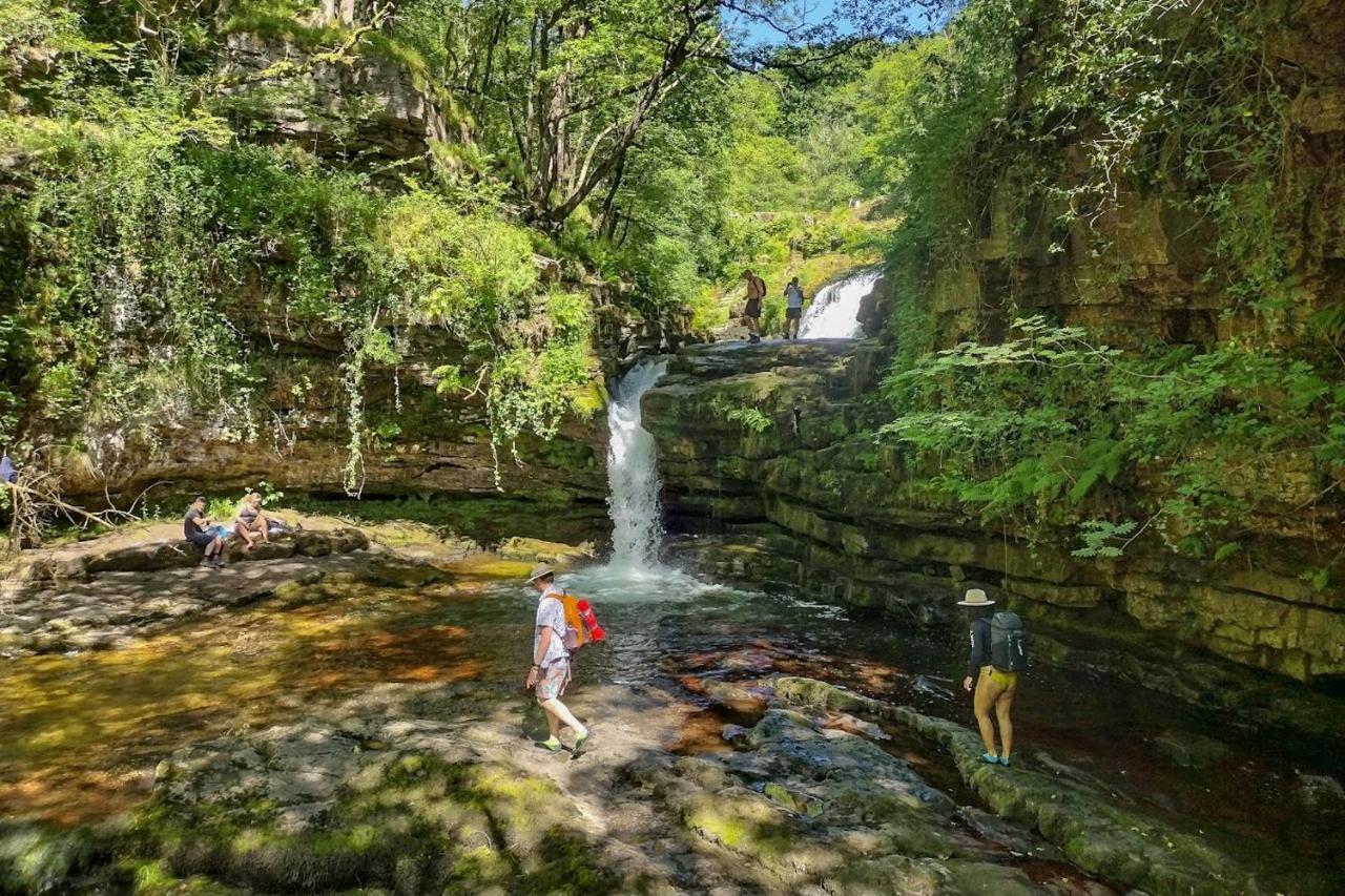 Waterfall Lodge Pontneddfechan Exterior photo